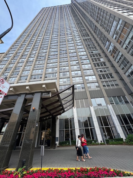 655 W Irving Park Rd, Chicago, IL 60613