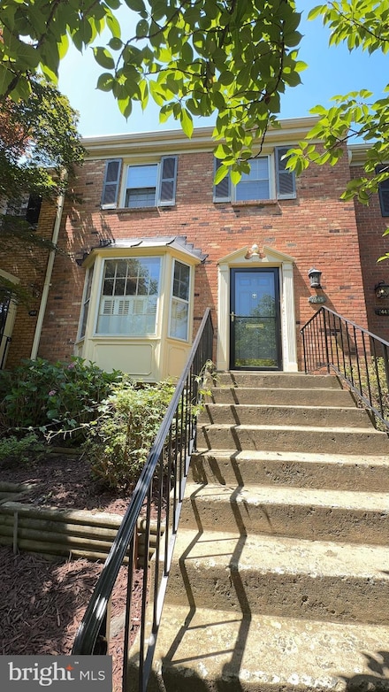 7445 Timberock Rd, Falls Church, VA 22043