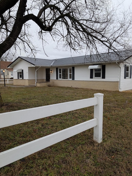 600 N Main St, Pleasant Hope, MO 65725