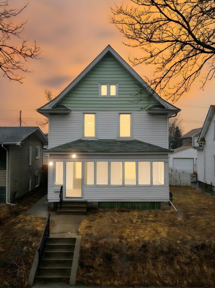 939 Central Ave W, Saint Paul, MN 55104