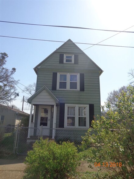710 W 1st St, Ceredo, WV 25507
