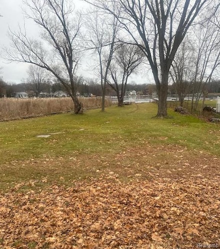 1337 Park Dr, White Lake, MI 48386