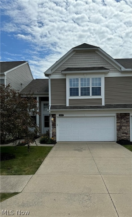 8517 Roxbury Ct, Olmsted Falls, OH 44138