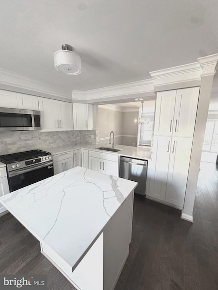 1947 Inglebrook Dr, Woodbridge, VA 22192