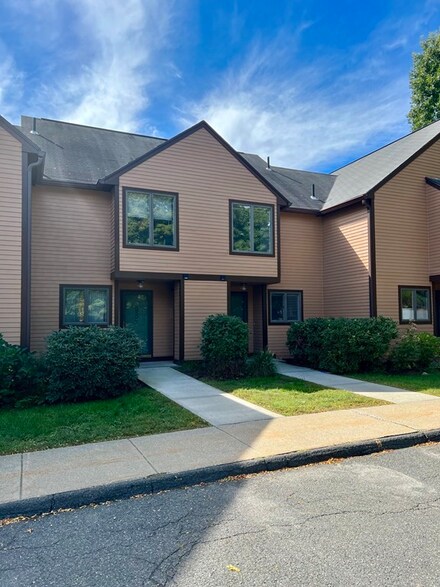 575 Bridge Rd Unit 10-4, Florence, MA 01062
