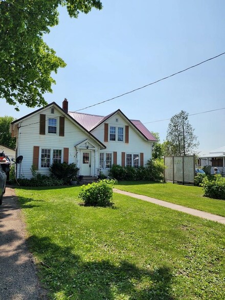 323 Spaulding St, Tigerton, WI 54486