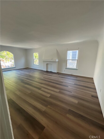 917 S Wooster St, Los Angeles, CA 90035