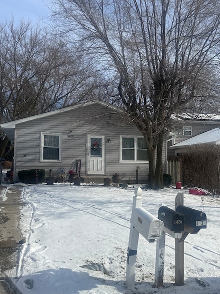 1425 Brentwood Dr, Round Lake Beach, IL 60073