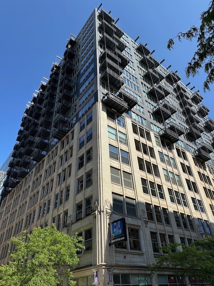 565 W Quincy St Unit 604, Chicago, IL 60661
