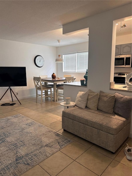 1100 NE 1st Ct Unit 103, Hallandale Beach, FL 33009