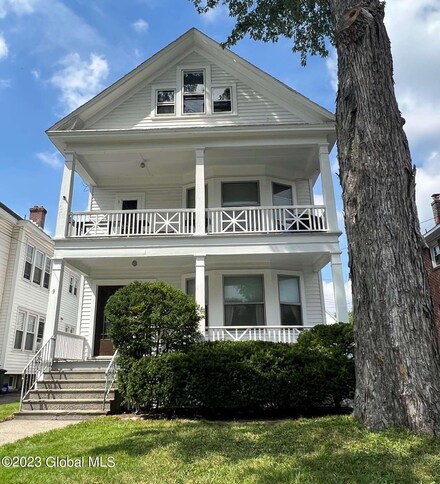 9 Parkwood St, Albany, NY 12208
