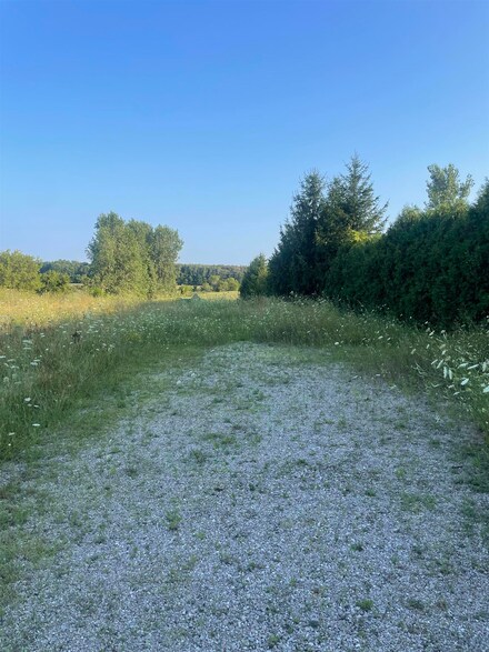 10529 Hill Rd, Swartz Creek, MI 48473