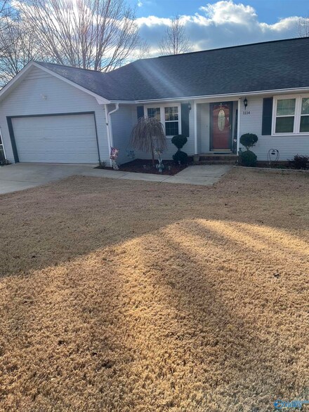 1114 Cimarron Dr, Scottsboro, AL 35769