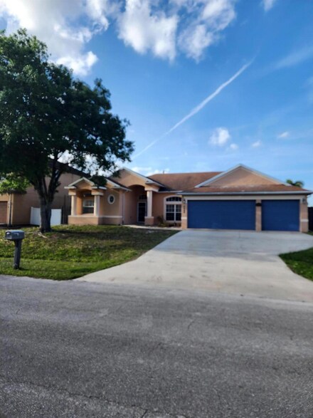 4409 SW Fireside Cir, Port Saint Lucie, FL 34953