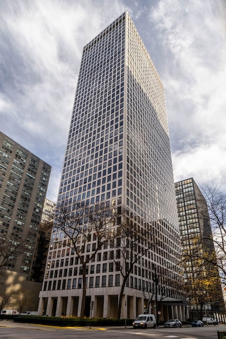 260 E Chestnut St Unit 1814, Chicago, IL 60611