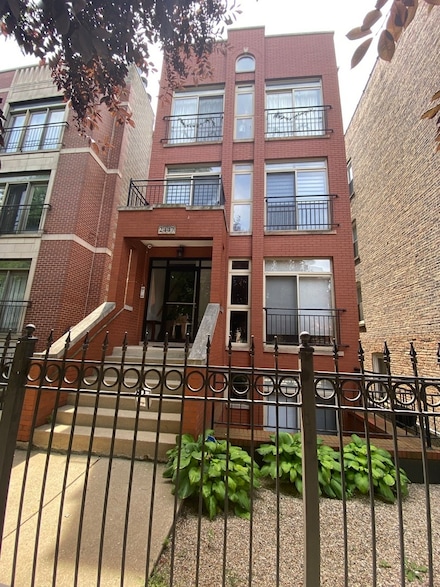 2447 W Walton St Unit 2, Chicago, IL 60622