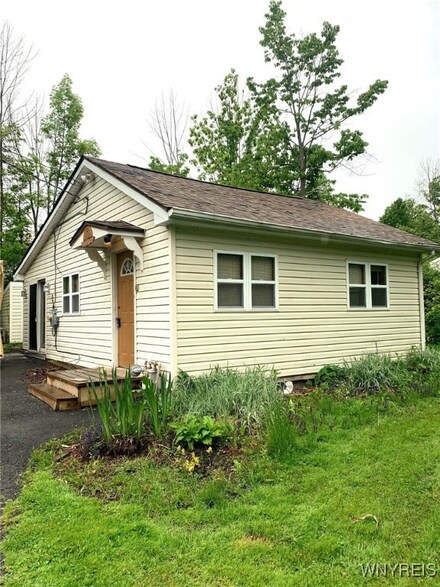 195 Humboldt Ave, Angola, NY 14006