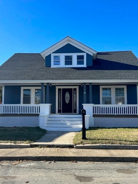 43 Home St, West Warwick, RI 02893