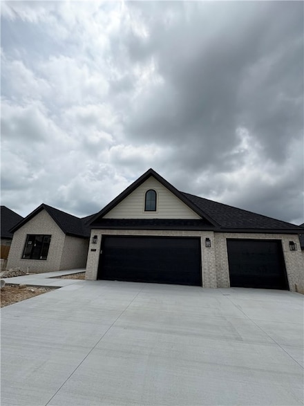 825 Bellagiola Ave, Tontitown, AR 72762
