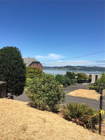 516 N Stadium Way, Tacoma, WA 98403