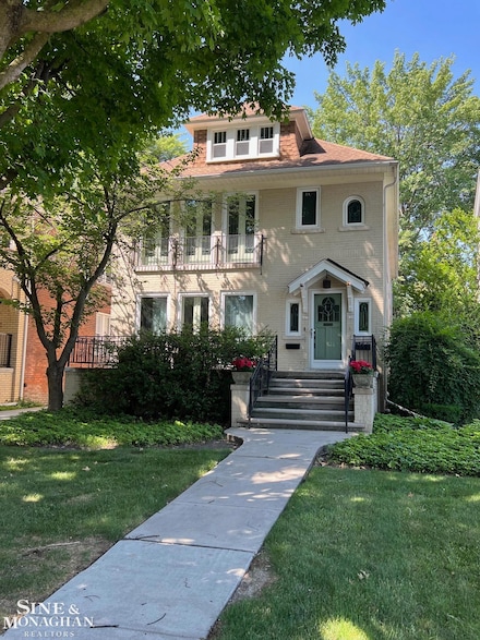 647 Neff Rd, Grosse Pointe, MI 48230