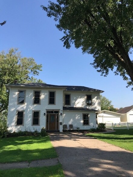 408 S Adams St, Lancaster, WI 53813