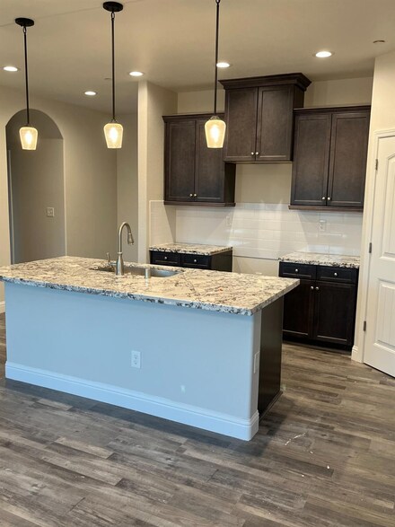 163 N Koleen Ave, Kerman, CA 93630