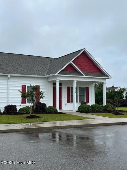1202 Pirates Landing Dr, Beaufort, NC 28516
