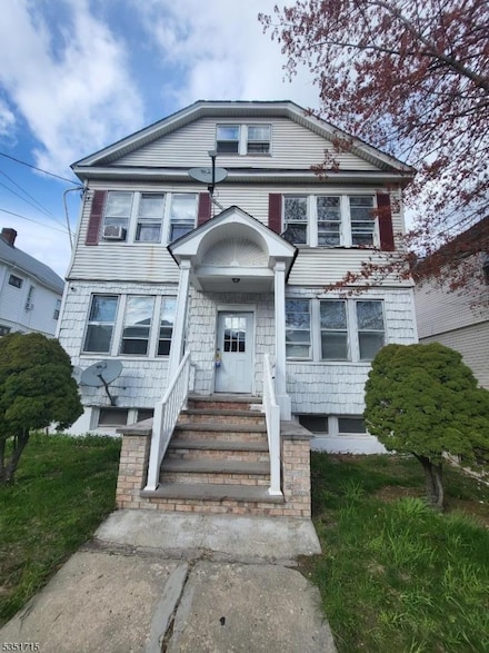 704 Chandler Ave, Linden, NJ 07036