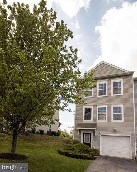 12 Edgewood Ave, Temple, PA 19560
