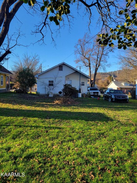 1738 Connecticut Ave, Knoxville, TN 37921