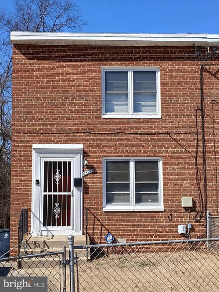 6326 Carrington Ct, Capitol Heights, MD 20743