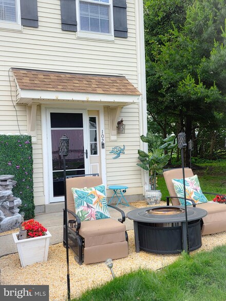 102 Red Oak Ct Unit 1, Honey Brook, PA 19344