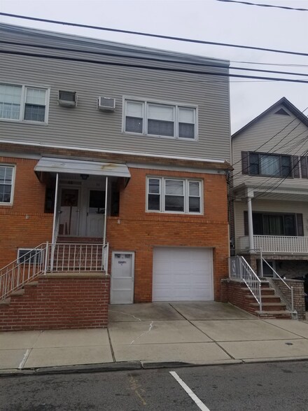 50 W 6th St, Bayonne, NJ 07002