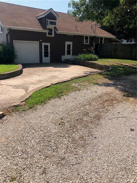 521 Elm, Moline, KS 67353