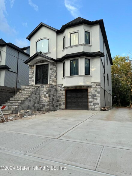 535 Richard Ave, Staten Island, NY 10309