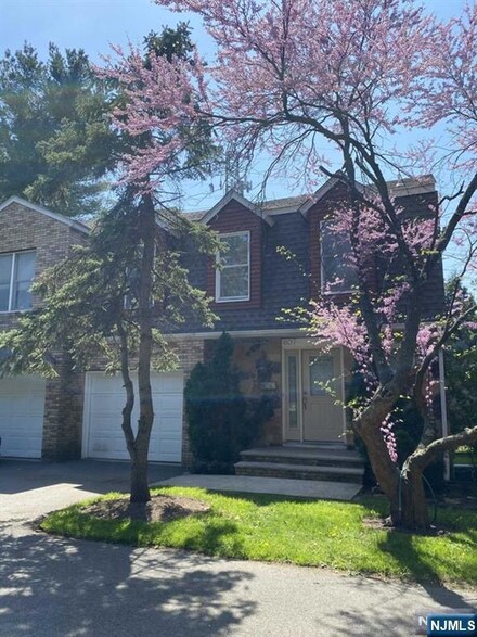 607 Grove St, Clifton, NJ 07013