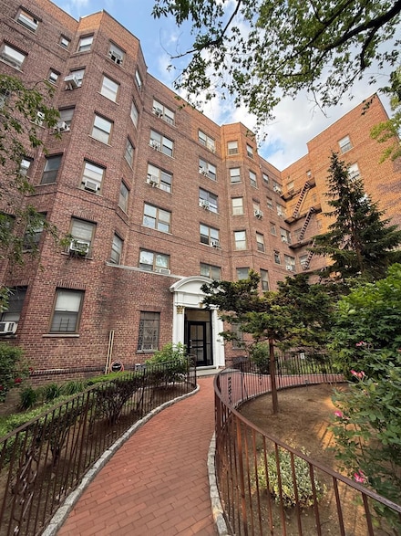61-41 Saunders St Unit B44, Rego Park, NY 11374