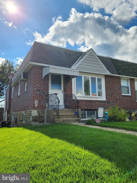 738 Colebrook Rd, Philadelphia, PA 19115