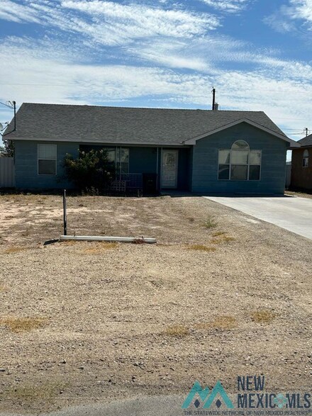 2106 Iris St, Carlsbad, NM 88220