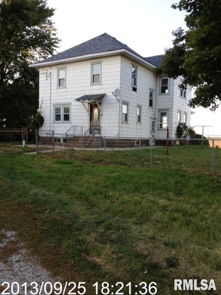 5215 New Liberty Rd, Walcott, IA 52773