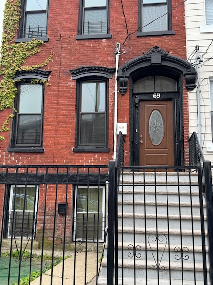 69 Jewett Ave, Jersey City, NJ 07304