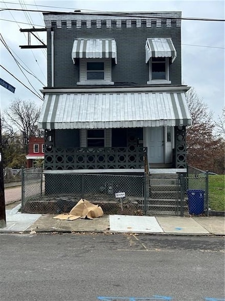1015 Gerritt St, Pittsburgh, PA 15208
