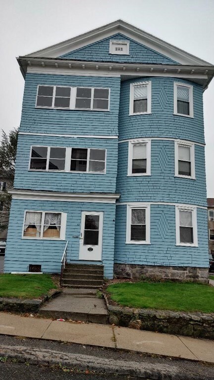 62 Harlem St, Worcester, MA 01610
