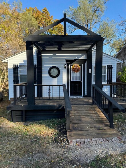 108 E Highway 14, Ava, MO 65608