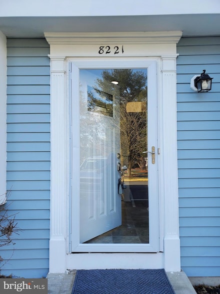 8221 White Stone Ln, Springfield, VA 22153
