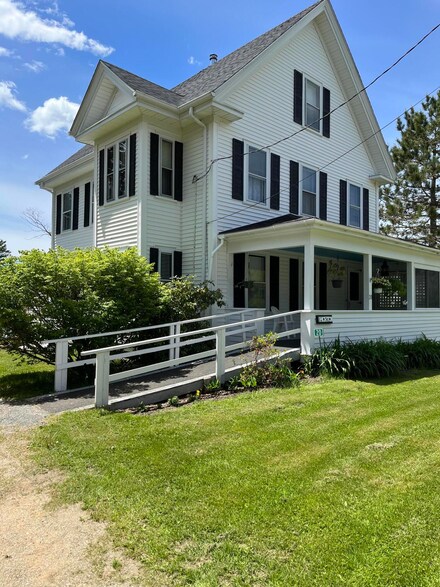 20 Bayview Rd, Penobscot, ME 04476