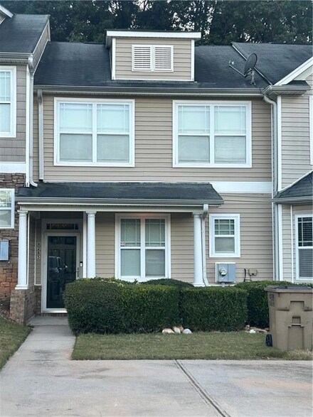 6285 Ellenwood Dr, Rex, GA 30273