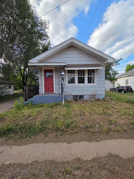211 E 5th St, Cherokee, OK 73728