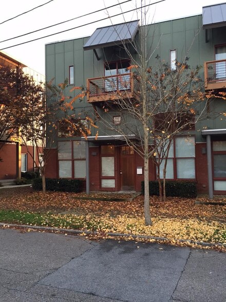 833 E 8th St, Chattanooga, TN 37403